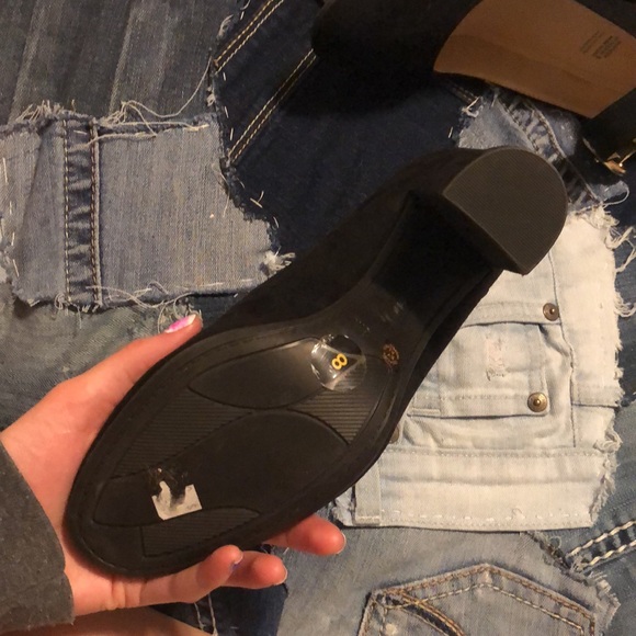 Black and gold heels. - Picture 2 of 5